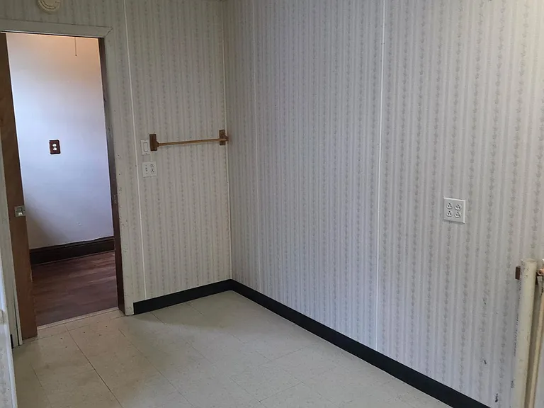 239 Burt Ave — Photo 24