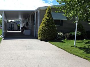 371 Pin Oak Cir, Elyria, OH 44035