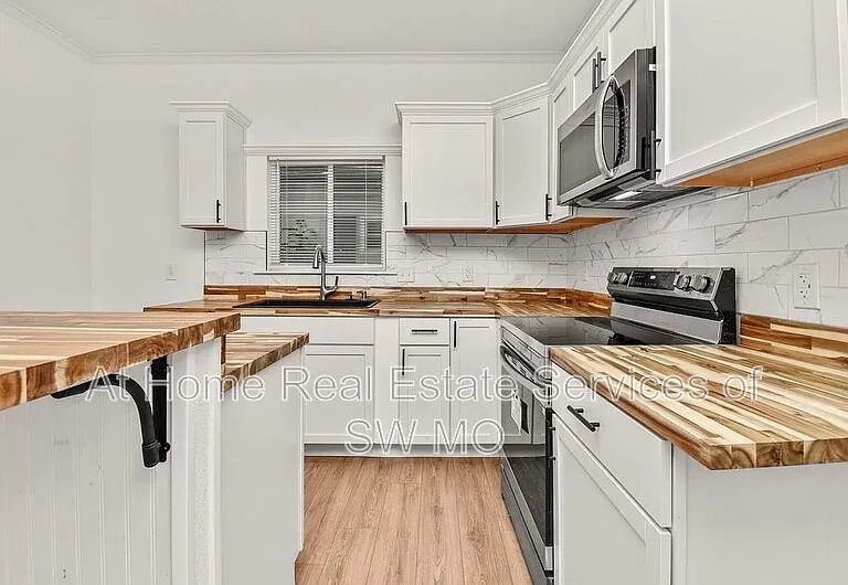 760 S Main Ave — Photo 9