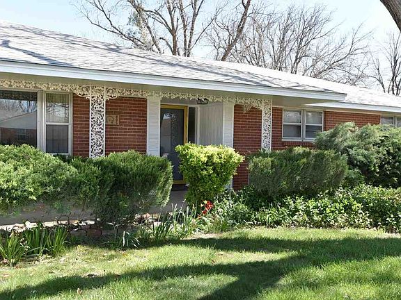 3rd image of 805 Pearson Dr