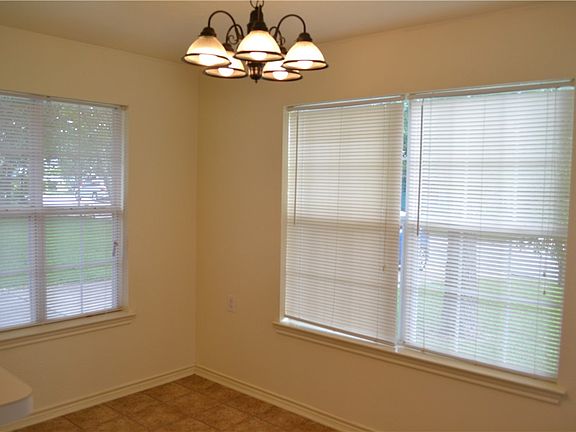 4th image of 610 Highlands St