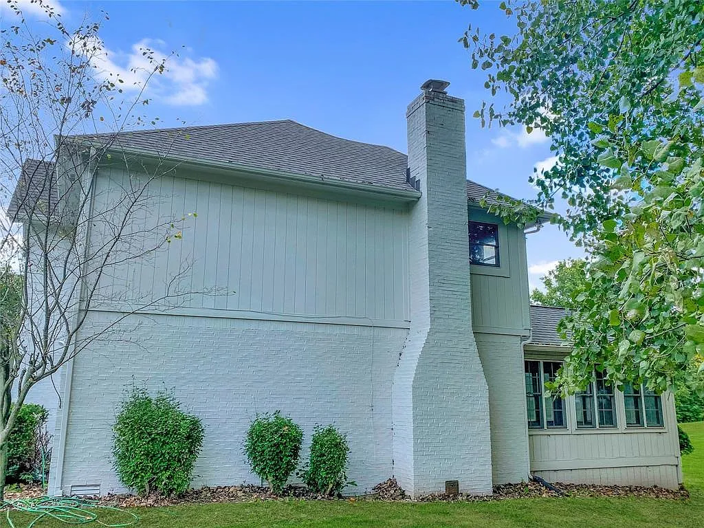 3 bed, 2.5 bath, 2710 sqft, $2,700 — Photo 2