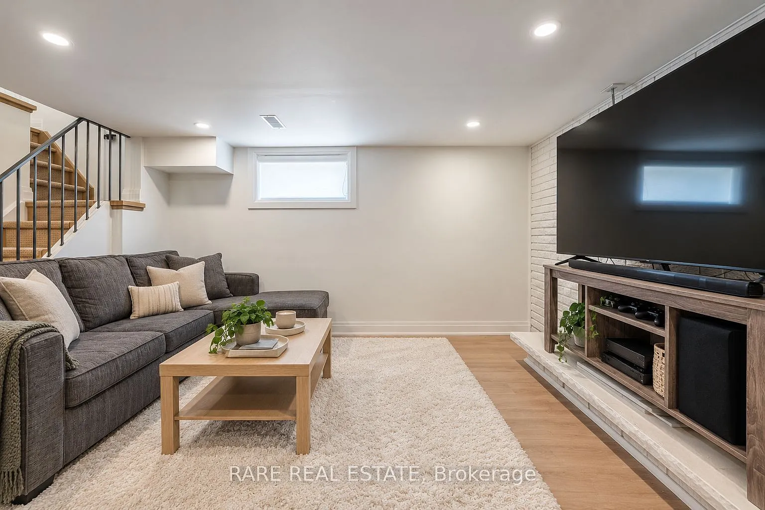 2 bed, $1,900 — Photo 1