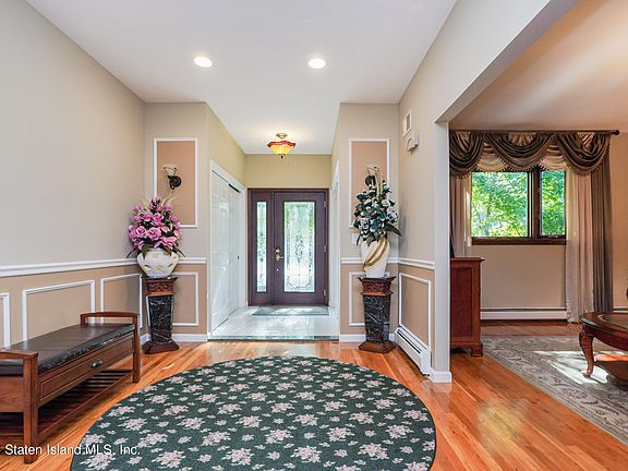 4th image of 145 Goff Ave