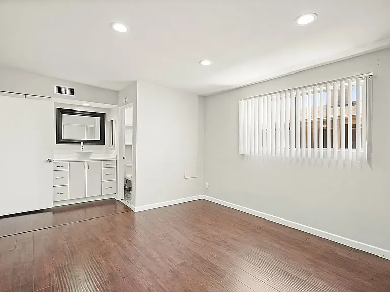 5500 Lindley Ave #209 — Photo 12