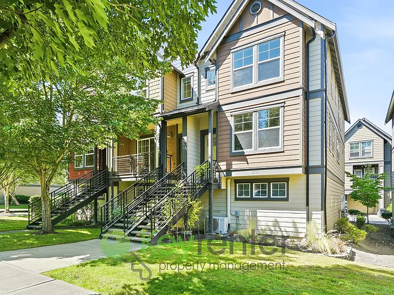 2634 SW Myrtle St — Photo 1