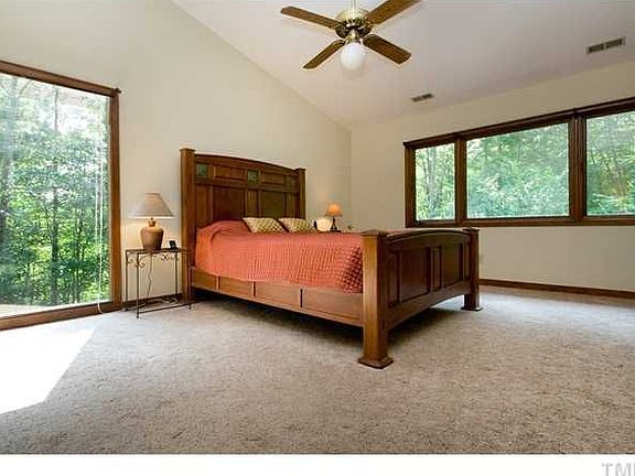 5th image of 105 Basswood Ct