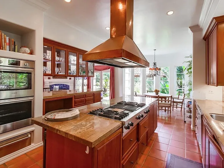 6352 Castejon Dr — Photo 33
