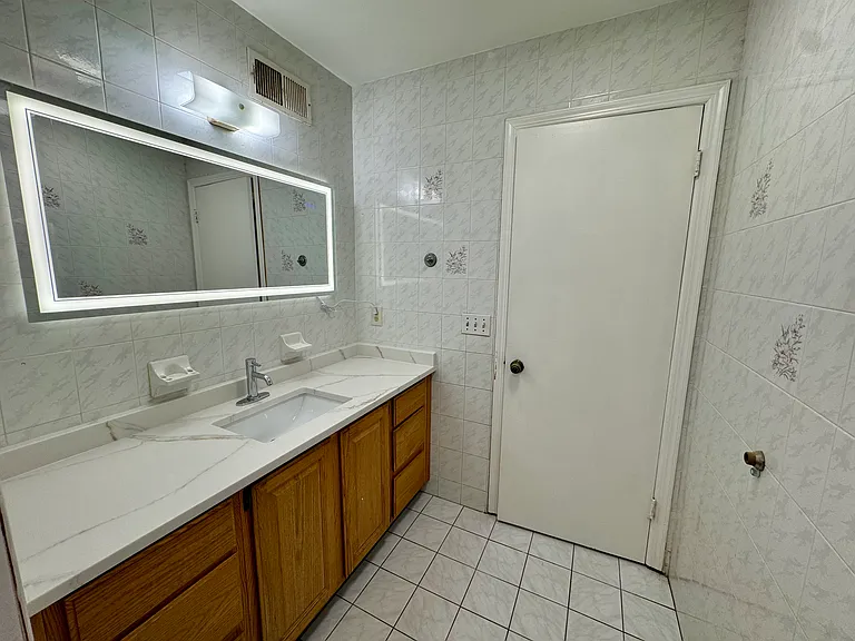 39 Henderson St — Photo 16