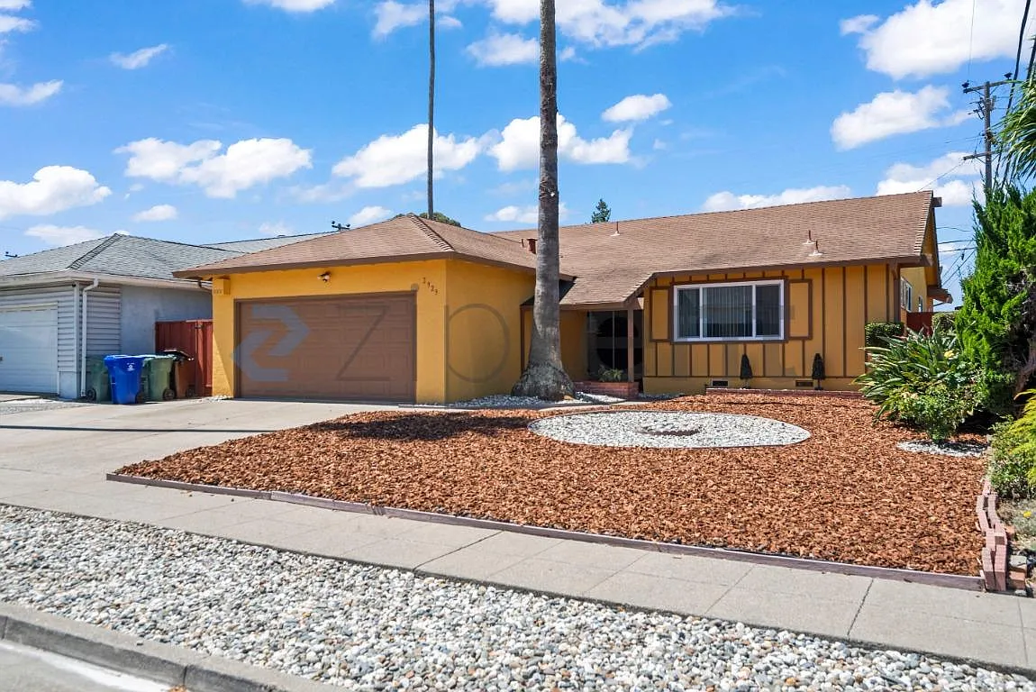 4 bed, 2309 sqft, $3,780 — Photo 2