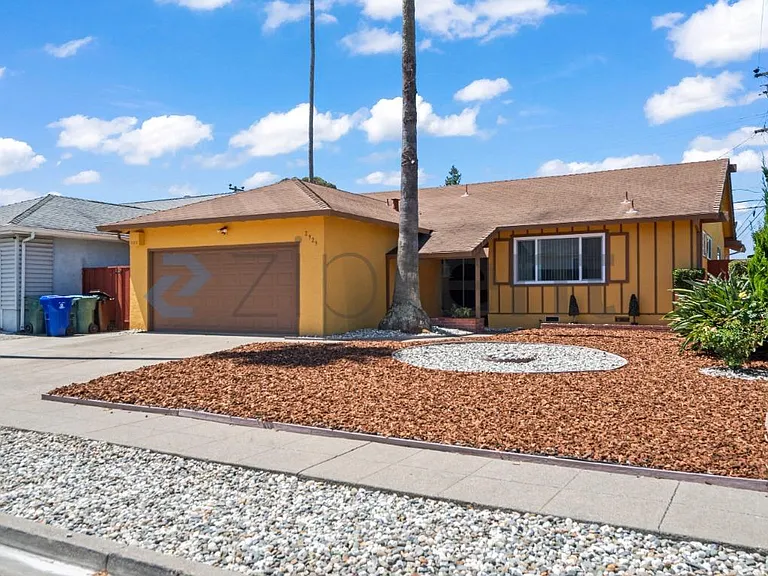 2923 Birmingham Dr — Photo 2