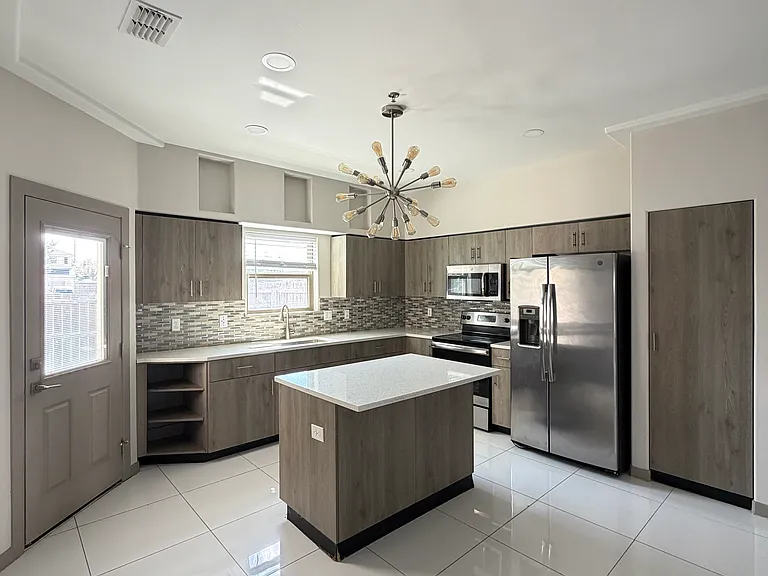 3302 S Sugar Rd #D — Photo 2