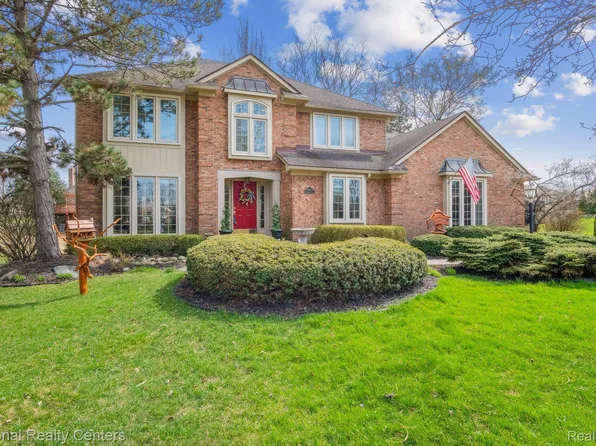 39153 Plumbrook Ct, Farmington Hills, MI 48331