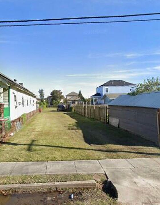 2nd image of 1015 Andry St