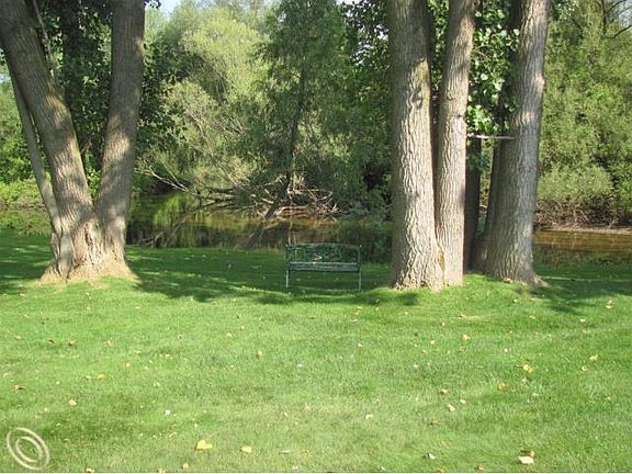 5th image of 4950 Rivercrest Dr #1