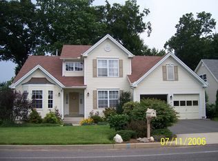 14 Acorn Ln, Milford, CT 06461