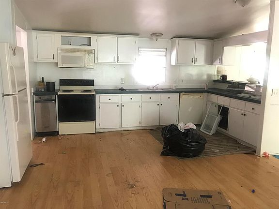 5th image of 2160 NE 115th Ave