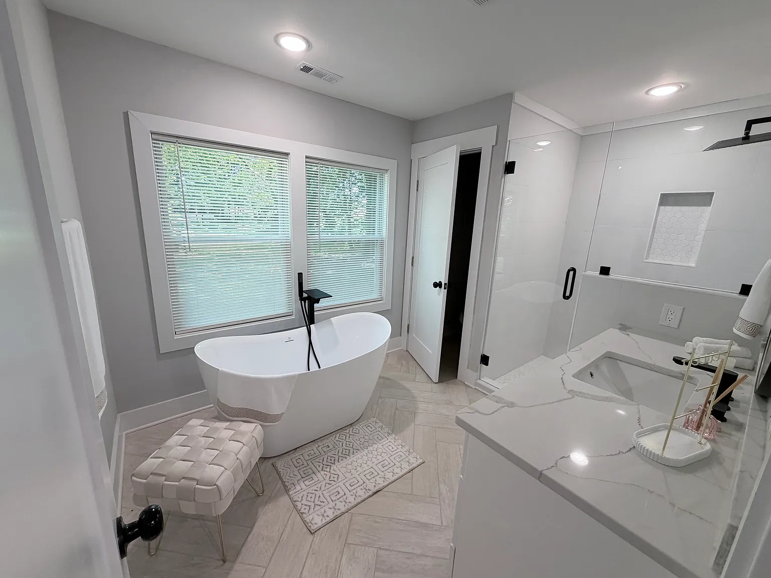 3 bed, 1311 sqft, $2,050 — Photo 4