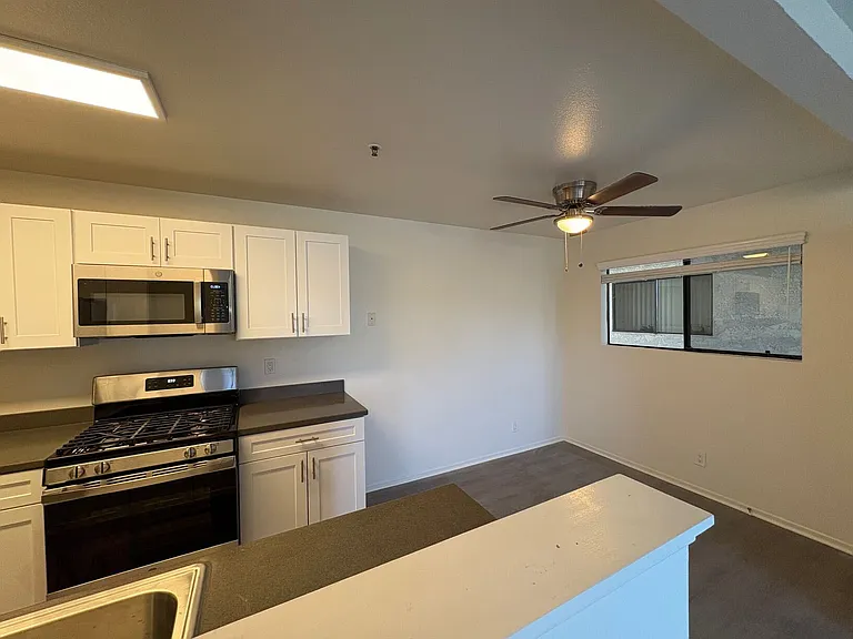 Via Real Apartments — Photo 5