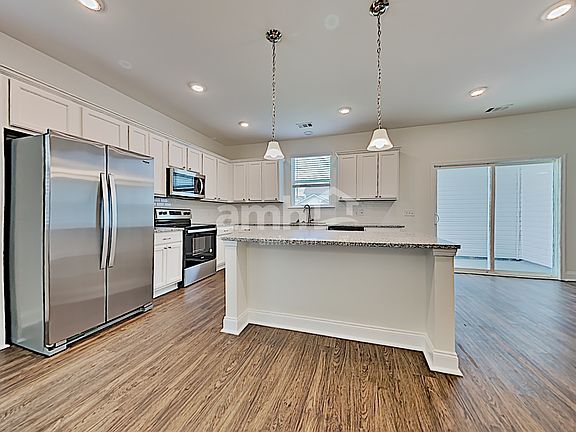 5th image of 107 Parkside Blvd