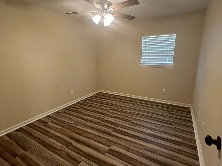 1002 Holly St — Photo 10