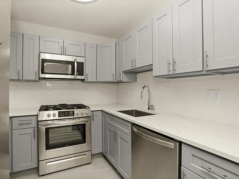 3 Consulate Dr #4F — Photo 18