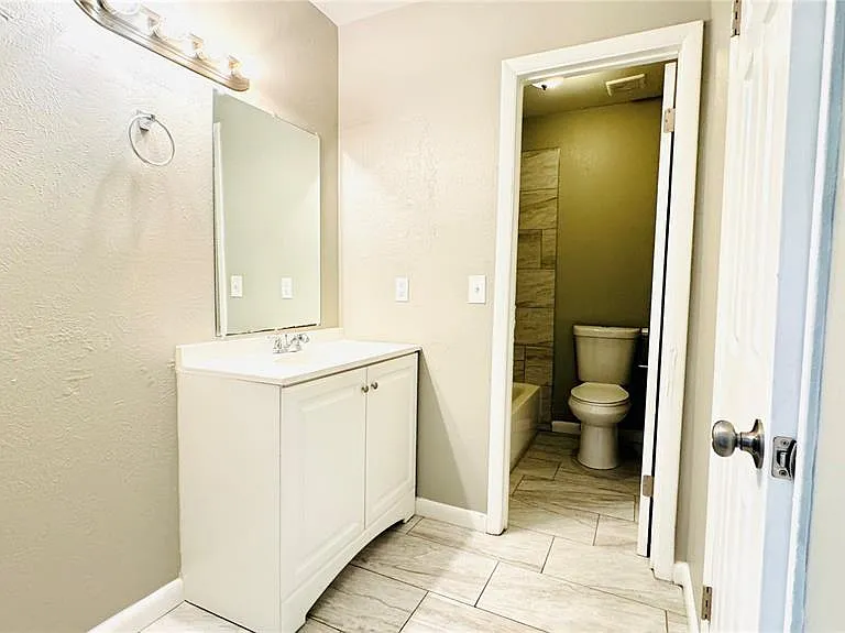 4016 Woodfern Dr #B-8 — Photo 17