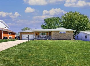 15 Homestead Pl, Campbell, OH