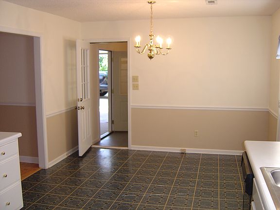 Eating area in kitchen