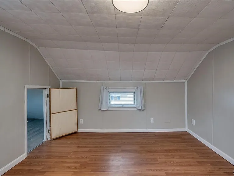 822 Lawrence St — Photo 36