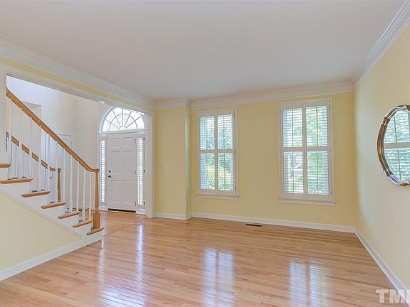 4th image of 302 Englewood Dr
