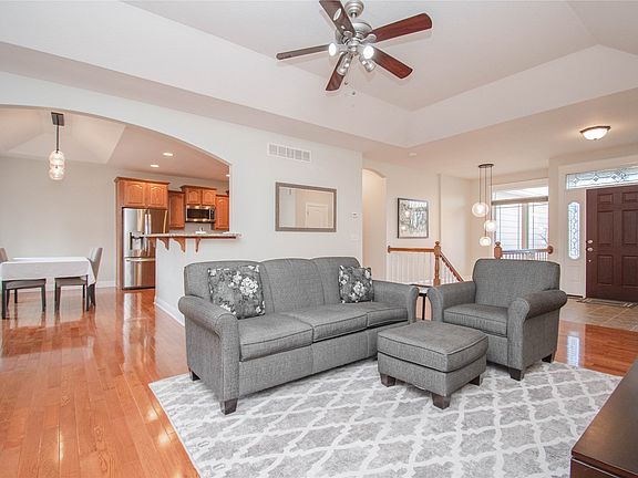 4th image of 15038 Bryn Mawr Dr