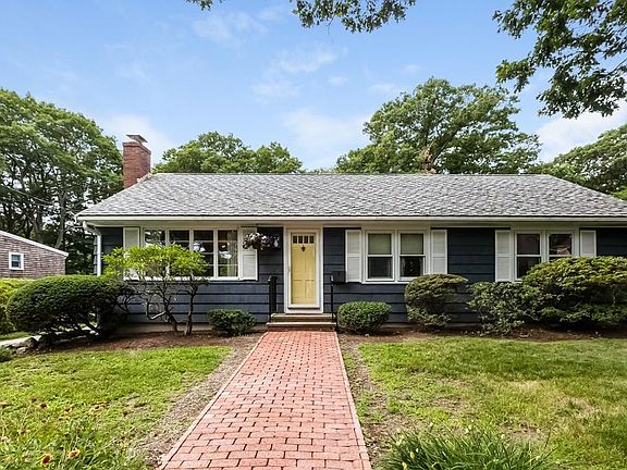 2nd image of 8 Marthas Ln