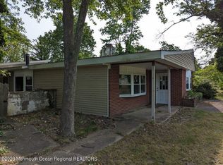301 Navajo Trl, Browns Mills, NJ 08015