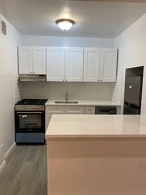 Rented by Current Real Estate Advisors | media 6