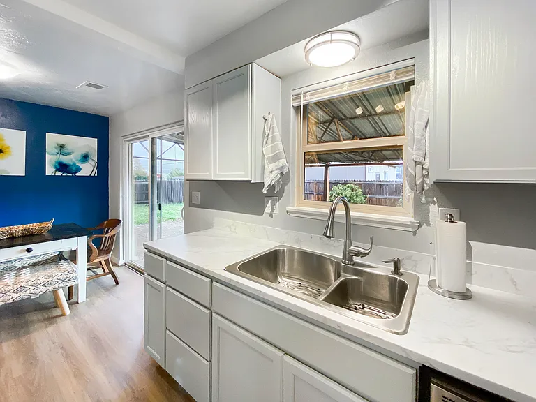 1302 Ross Ln N — Photo 21