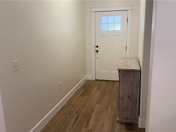 5th image of 1011 Hampton St