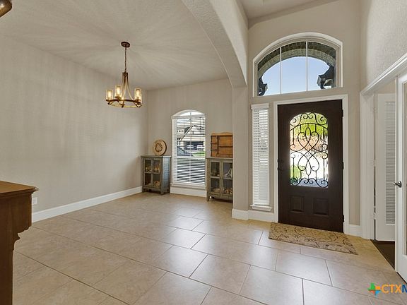 4th image of 601 Oak Brook Dr