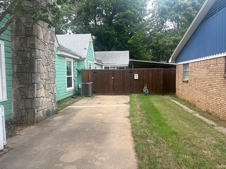415 Marietta St #B — Photo 2