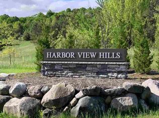 588 Harbor View Ln, Petoskey, MI 49770