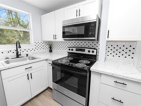3rd image of 118 W Northside Dr