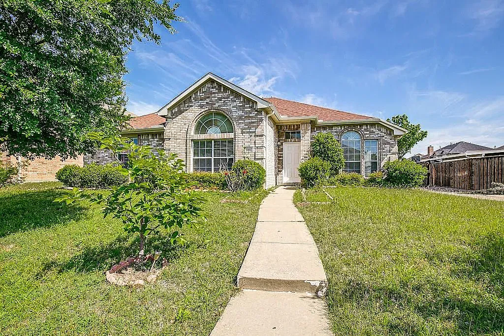 4 bed, 2189 sqft, $2,700 — Photo 1