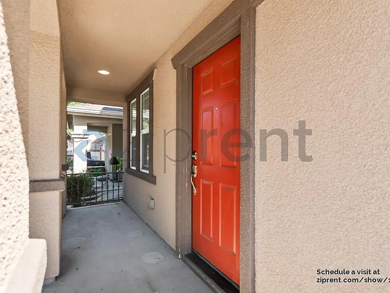 419 Malcolm Dr — Photo 3