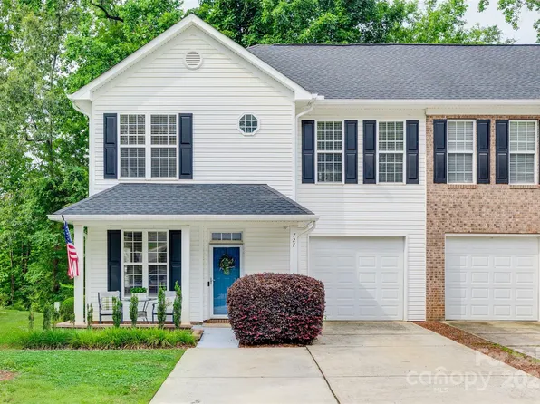 727 Torrey Pines Ln, Fort Mill, SC 29715