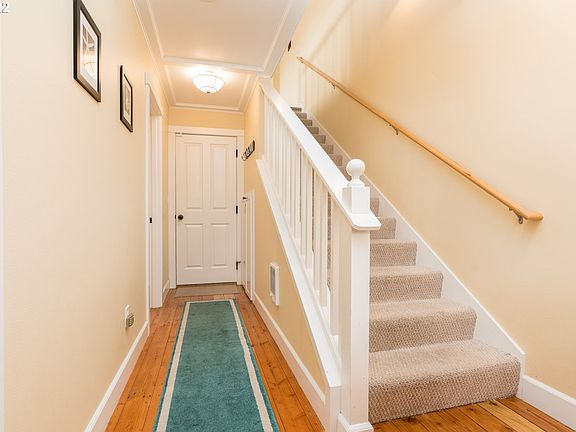 5th image of 311 KINNIKINNICK WAY