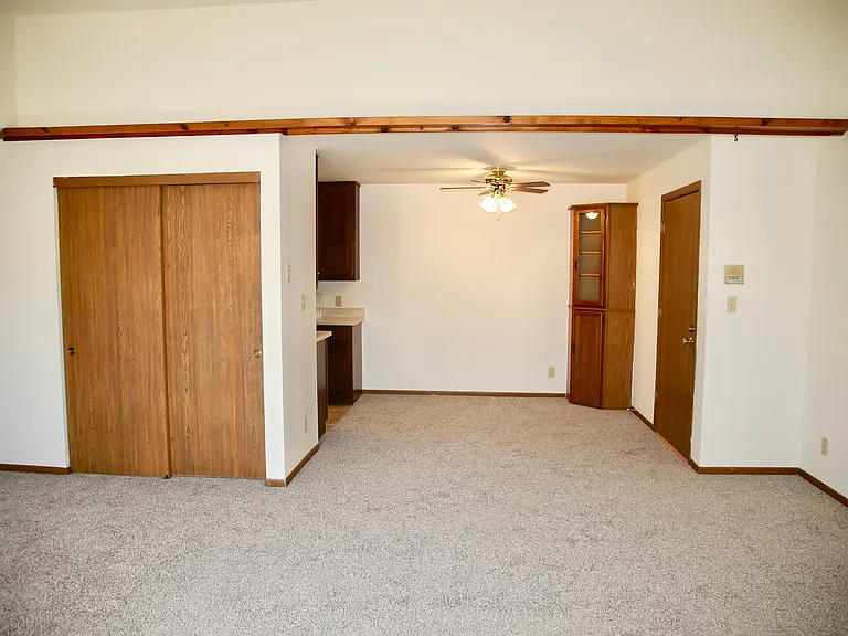 1153 Vogt Dr — Photo 2