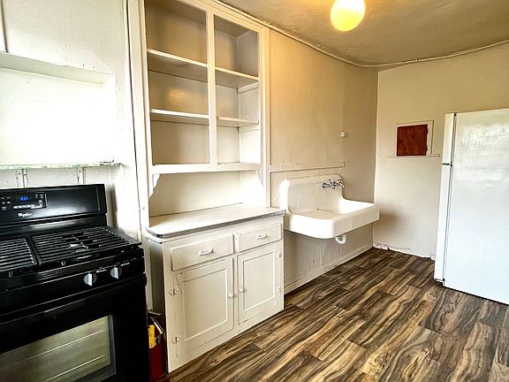 2nd image of 301 S 18th St #10