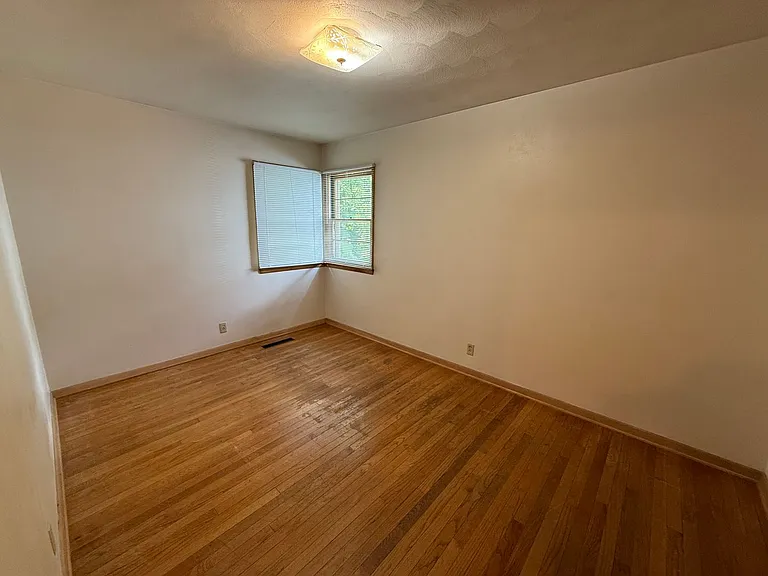 1705 Northwestern Ave — Photo 7