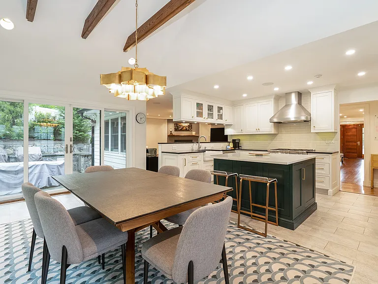 10 Loewen Ct — Photo 15