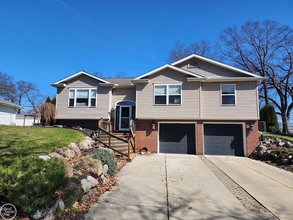 1st image of 2446 Woodstock Dr